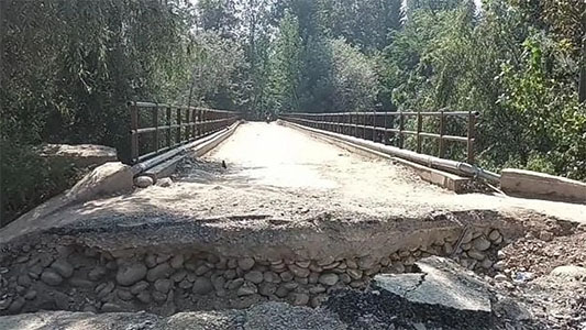 Locals demand construction of ramps at footbridge site in Sopore