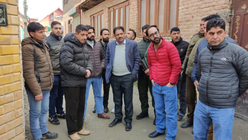 Dy. Mayor SMC & Corporator takes review of ongoing works at Khanyar