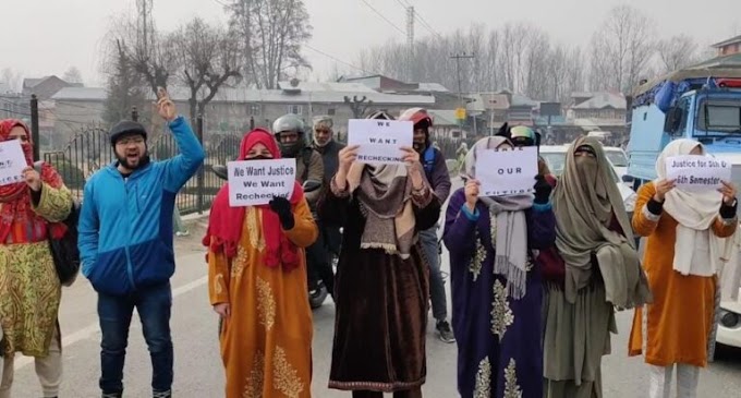 Aghast Over Recurrent Irregularities, JKSSB Aspirants Hold Protest in KupwaraAghast Over Recurrent Irregularities, JKSSB Aspirants Hold Protest in Kupwara