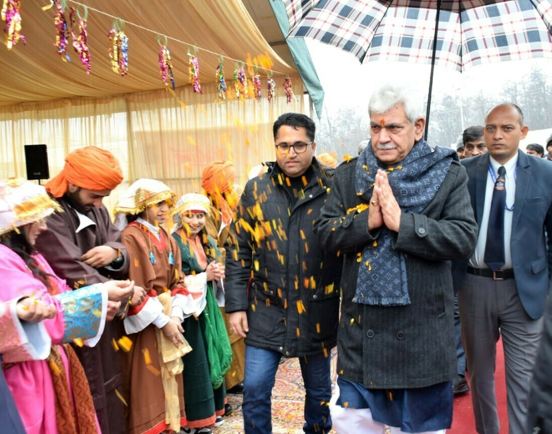 Lt Governor lays foundation stone of Transit Accommodation for PM Package Employees at Zewan