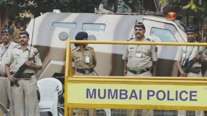 Four unidentified persons impersonating the officers of the Enforcement Directorate (ED) raided the office of a businessman in Mumbai.