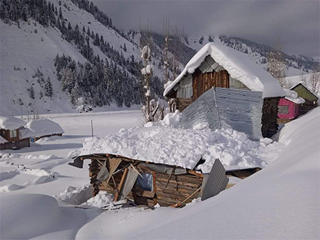 Under-construction house damaged due to snowfall in Bandipora's Tulail