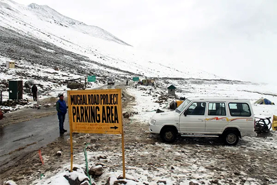 Mughal road closed due to accumulation of snow