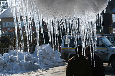 Cold conditions intensify in J&K, Pahalgam endures season's coldest night at minus 11.8°C