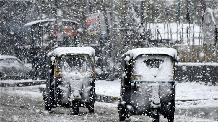 Gear Up All Resources, DHSK To Officers Amid Snowfall Prediction In Kashmir