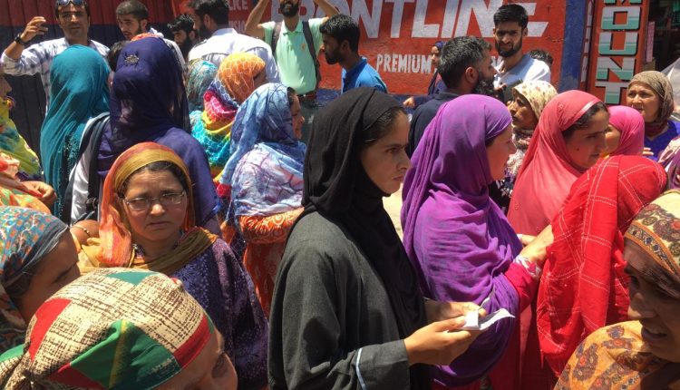 Bijbehara woman's death triggers protest at MCCH Anantnag