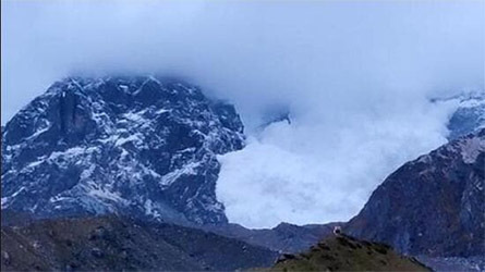 Avalanche Hits Gulmarg, 2 Persons Die, 4 Others Rescued