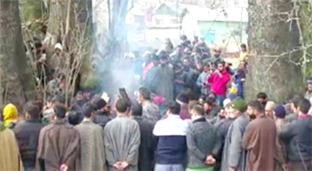 J-K: Hundreds turn out for last rites of slain Kashmiri Pandit in Pulwama