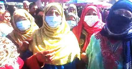 School Education Department Sweepers Seeking Regularisation Hold Protest in Sopore