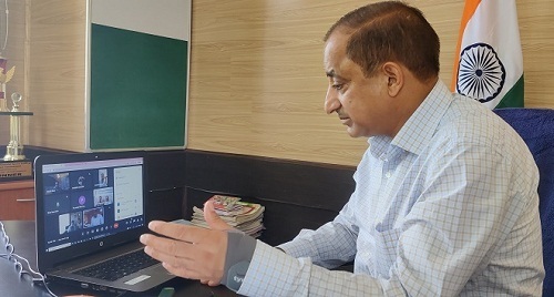 Prabhari Officer reviews implementation of schemes under B2V4 at Shadab Karewa, Shopian