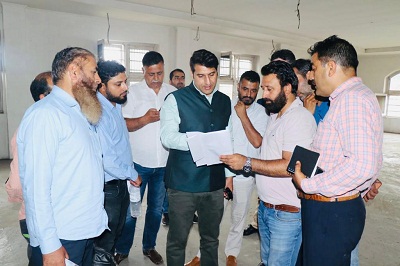 DC Srinagar inspects proposed site for establishment of District Export Hub; Finalises the Project