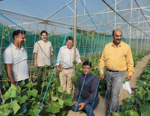 Director Agriculture visits Maloora Srinagar