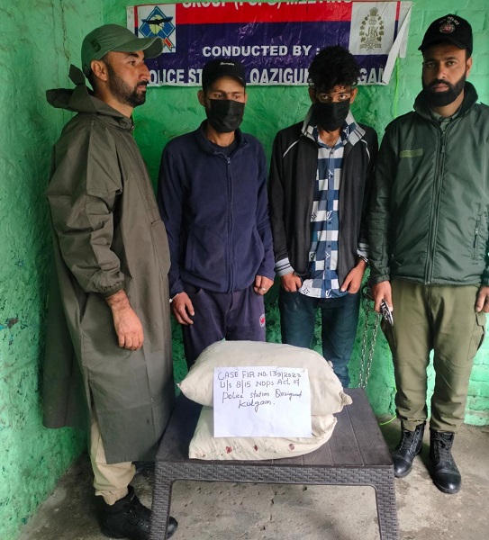 Kulgam police arrested two more drug peddlers and recovered contraband substance from their possession