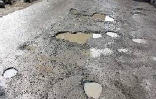 Mehjoor Nagar – Jawahar Nagar stretch in shambles