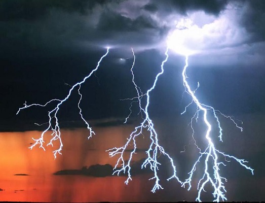 One person killed during lightening strike in Kulgam