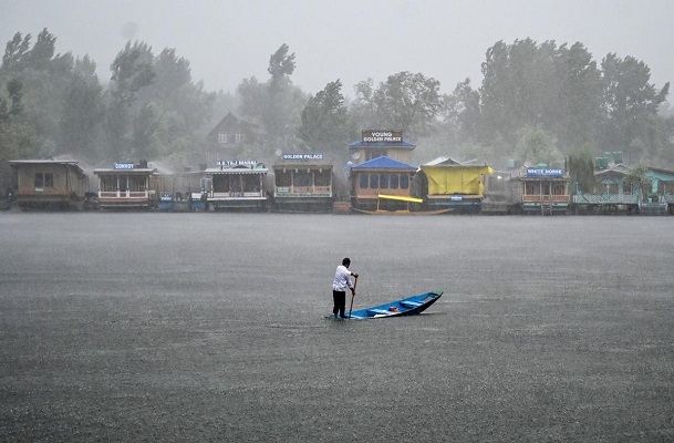 Moderate to heavy rains lash J&K, MeT predicts more