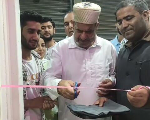 Mr.Tariq Ahmad Shera Congratulates and Wishes Success to Owners of "Slice for Pizza lover's Zakura"