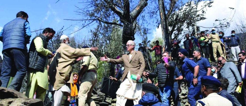 CM visits fire-affected families in Warwan