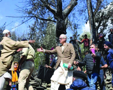 CM visits fire-affected families in Warwan