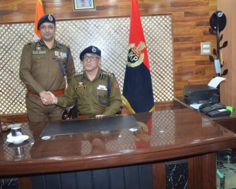 Shri Sajad Ahmad Shah-JKPS assumes Charge as Sr.Superintendent of Police Awantipora