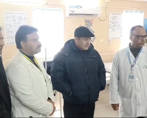 Javed Dar conducts surprise visit to GMC Baramulla; reviews functioning