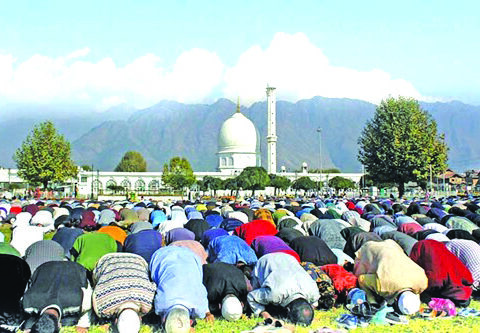 Shab-e-Mehraj: Special bus service introduced for devotees in Srinagar