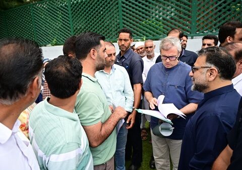 Assures prompt redressal during weekly interaction at Raabita office
