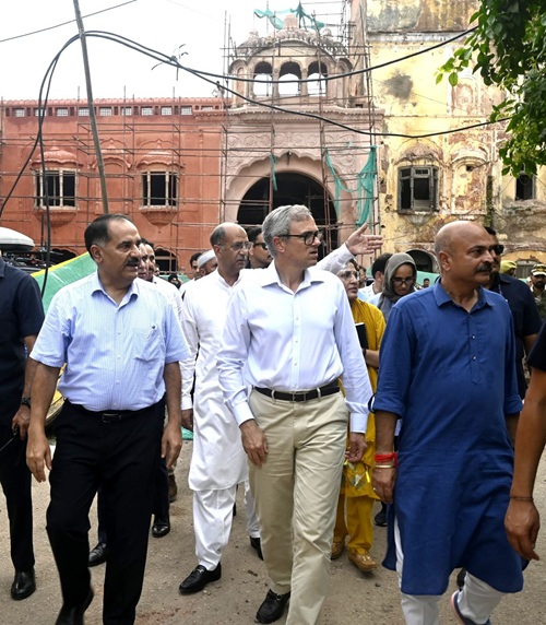 CM Omar Abdullah Visits Flood-Hit Anantnag Areas to Asses Damage