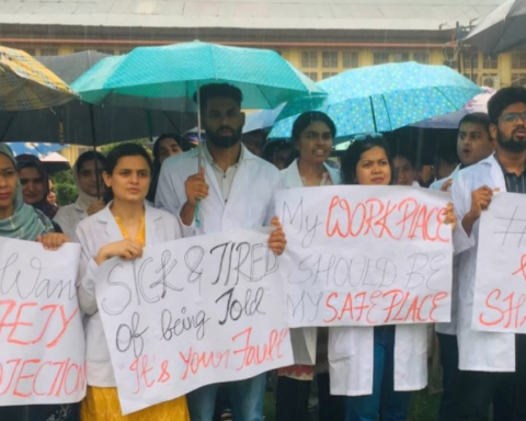 Doctors Protest at SMHS Over Assault on Colleague; GMC Sgr Condemns Incident
