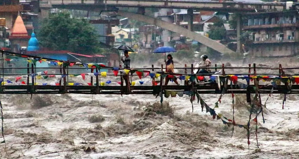 Trapped in Kullu rains, Kashmiris plead for rescue