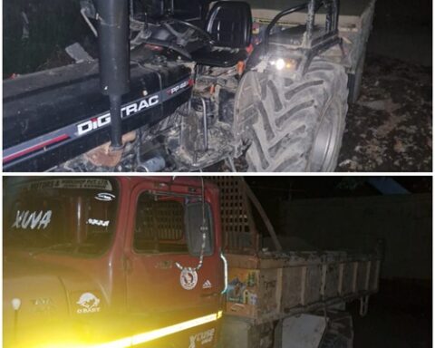 GANDERBAL POLICE SEIZES 02 VEHICLES INVOLVED IN ILLEGAL EXTRACTION & TRANSPORTATION OF MINERALS.